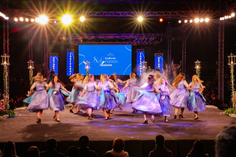 Escolha da corte de soberanas da 39ª Oktoberfest de Santa Cruz do Sul